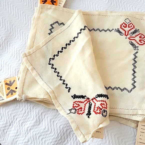 Vintage Romanian Linen Embroidered Napkins - Set of 8 - Picture 6 of 6